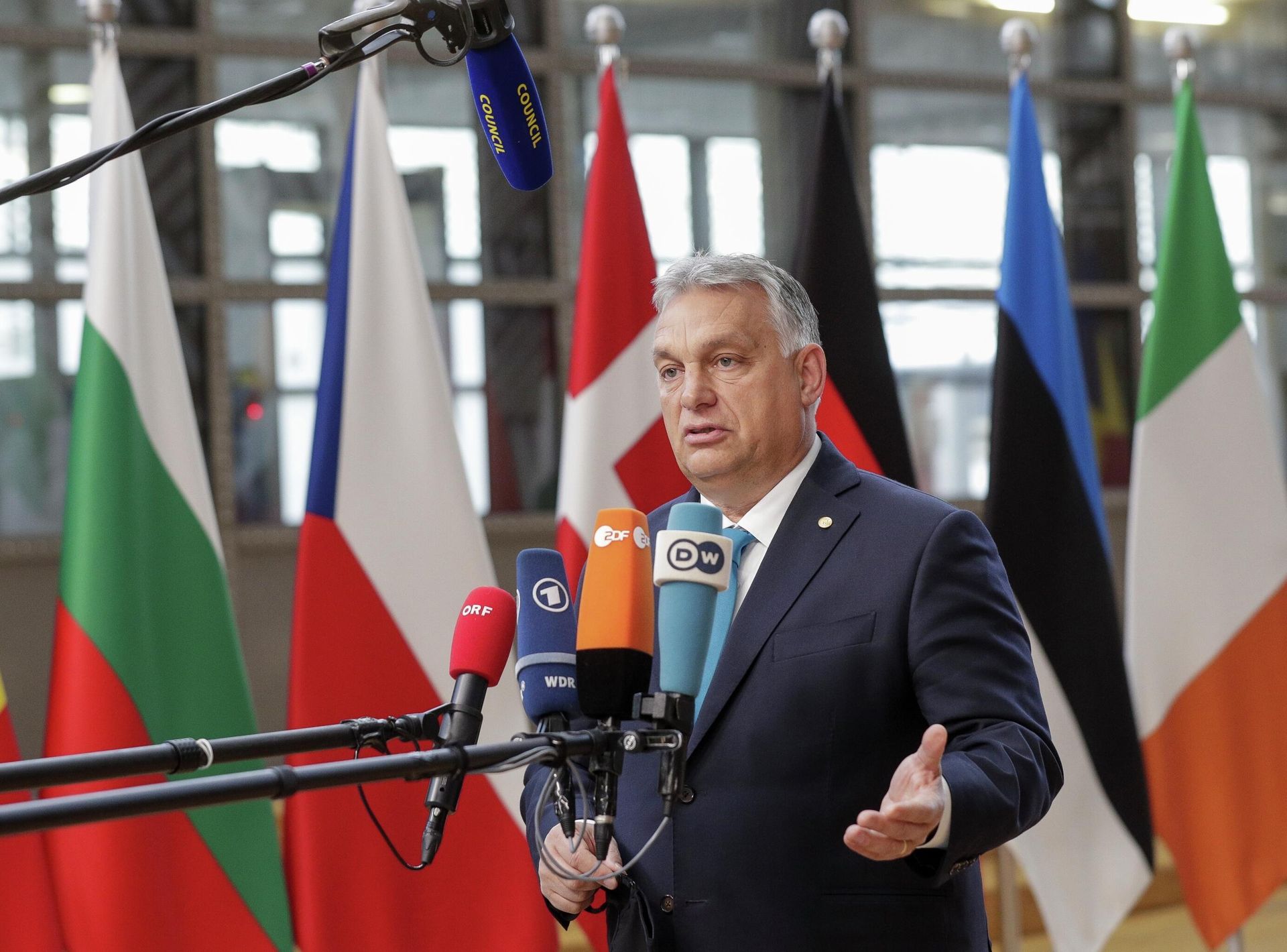 Hungary's Prime Minister Viktor Orban talks to journalists as he arrives for an EU summit in Brussels, Thursday, Oct. 21, 2021. - Sputnik International, 1920, 24.11.2021