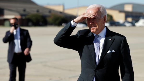 U.S. President Joe Biden speaks to media as he boards Air Force One for travel to Pennsylvania from Joint Base Andrews, Maryland, U.S. October 20, 2021. - Sputnik International