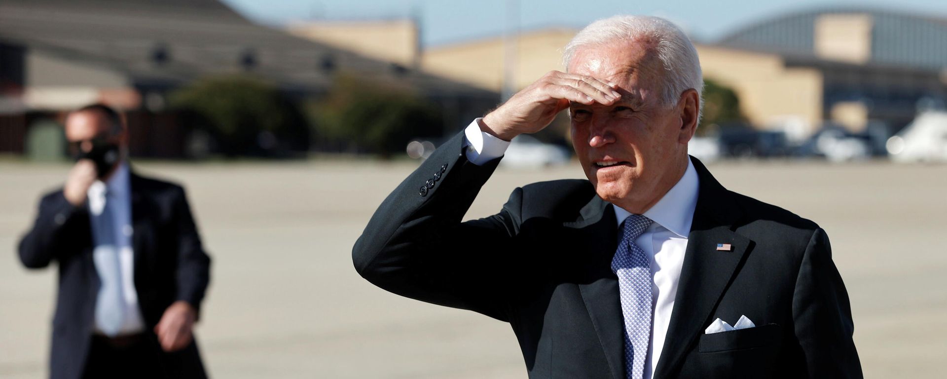 U.S. President Joe Biden speaks to media as he boards Air Force One for travel to Pennsylvania from Joint Base Andrews, Maryland, U.S. October 20, 2021. U.S. President Joe Biden speaks to media as he boards Air Force One for travel to Pennsylvania from Joint Base Andrews, Maryland, U.S. October 20, 2021. - Sputnik International, 1920, 22.10.2021