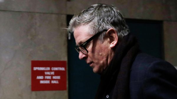 Actor Alec Baldwin arrives in a New York City court, Wednesday, Jan. 23, 2019, for a hearing on charges that he slugged a man during a dispute over a parking spot last fall - Sputnik International