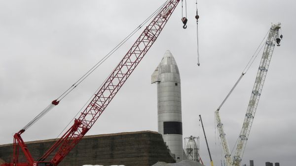 A SpaceX SN15 starship prototype is seen as it sits on a transporter after Wednesday's successful launch and first landing from the company's starship facility, in Boca Chica, Texas, U.S. May 6, 2021.  - Sputnik International