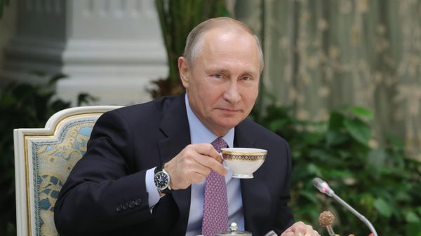 Vladimir Putin drinking tea. File photo. - Sputnik International