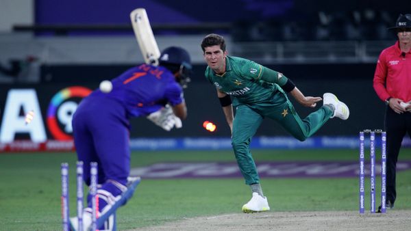 Cricket - ICC Men's T20 World Cup 2021 - Super 12 - Group 2 - India v Pakistan - Dubai International Stadium, Dubai, United Arab Emirates - October 24, 2021 India's KL Rahul is bowled out by Pakistan's Shaheen Shah Afridi - Sputnik International