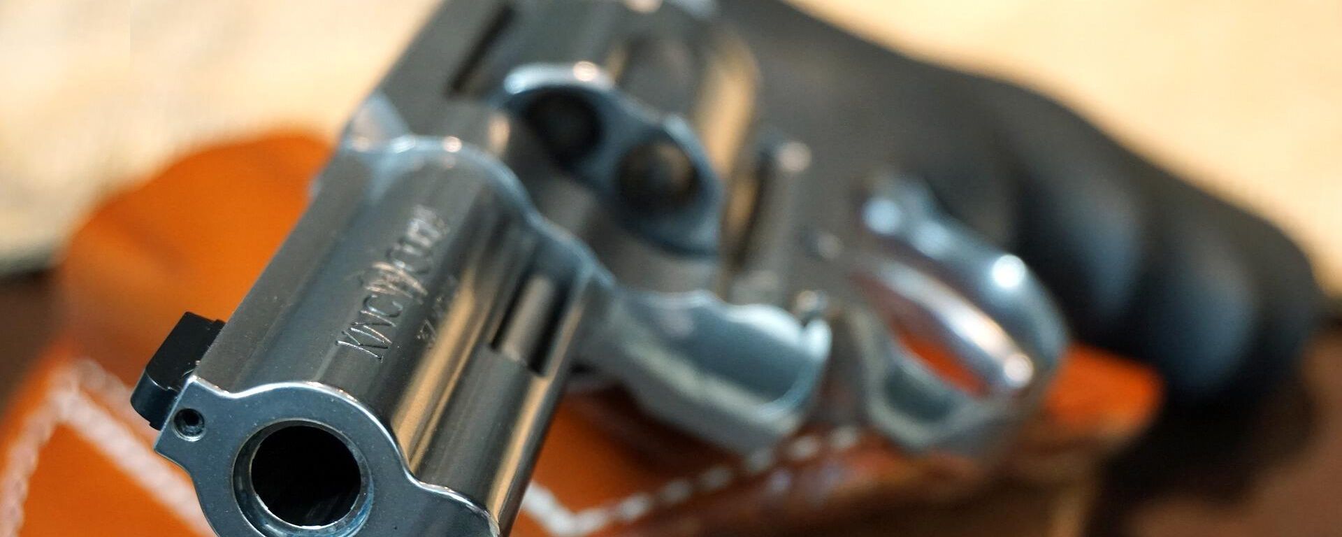 a revolver a revolver - Sputnik International, 1920, 25.10.2021