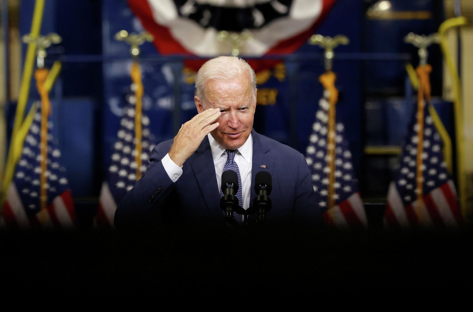 U.S. President Joe Biden delivers remarks on his Build Back Better infrastructure agenda at the NJ TRANSIT Meadowlands Maintenance Complex in Kearny, New Jersey, U.S., October 25, 2021 - Sputnik International, 1920, 31.10.2021