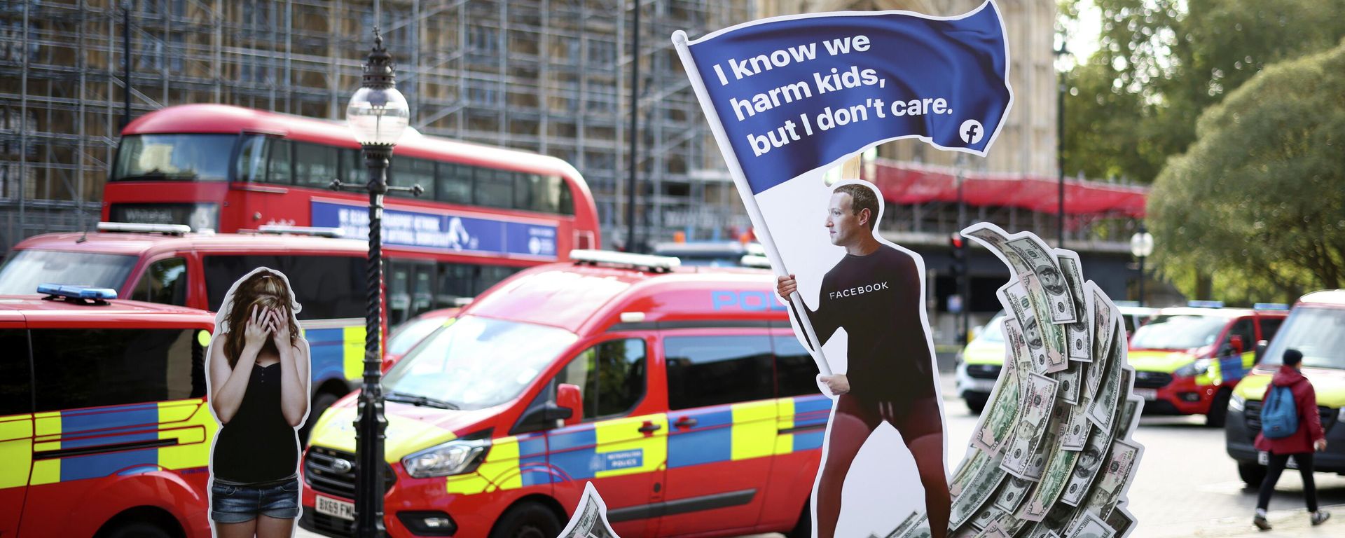 An installation depicting Mark Zuckerberg is displayed outside the parliament in London, Britain October 25, 2021 An installation depicting Mark Zuckerberg is displayed outside the parliament in London, Britain October 25, 2021 - Sputnik International, 1920, 26.10.2021