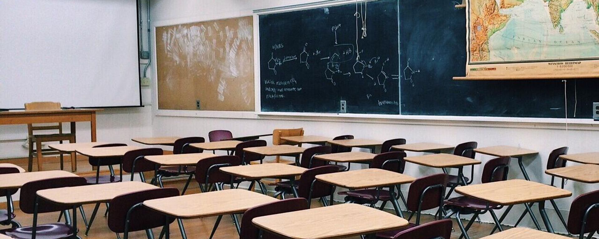 Empty classroom  - Sputnik International, 1920, 14.12.2023