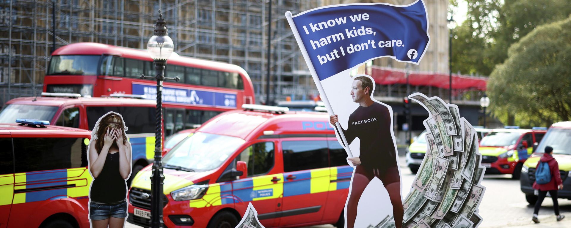 An installation depicting Mark Zuckerberg is displayed outside the parliament in London, Britain October 25, 2021. An installation depicting Mark Zuckerberg is displayed outside the parliament in London, Britain October 25, 2021. - Sputnik International, 1920, 28.10.2021