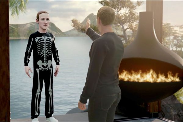 Facebook's chief executive Mark Zuckerberg speaks to an avatar of himself in the "Metaverse" during a live-streamed virtual and augmented reality conference to announce the rebranding of Facebook. - Sputnik International
