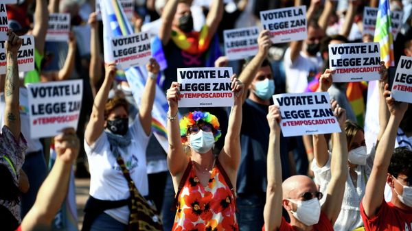 FILE PHOTO: People gather for a protest in support of a proposed anti-discrimination bill that makes violence against LGBT+ people a hate crime in Milan, Italy, May 8, 2021.  - Sputnik International