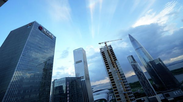 The Evergrande headquarters, left, stands in Shenzhen, China, Friday, Sept. 24, 2021 - Sputnik International