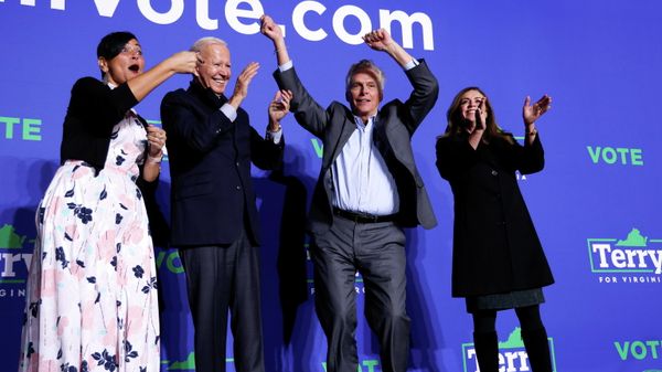 Democratic candidate for governor of Virginia Terry McAuliffe dances on stage at a campaign rally with his wife Dorothy McAuliffe, U. S. President Joe Biden and Democratic lieutenant governor candidate Hala Ayala in Arlington, Virginia, U. S. October 26, 2021.  - Sputnik International