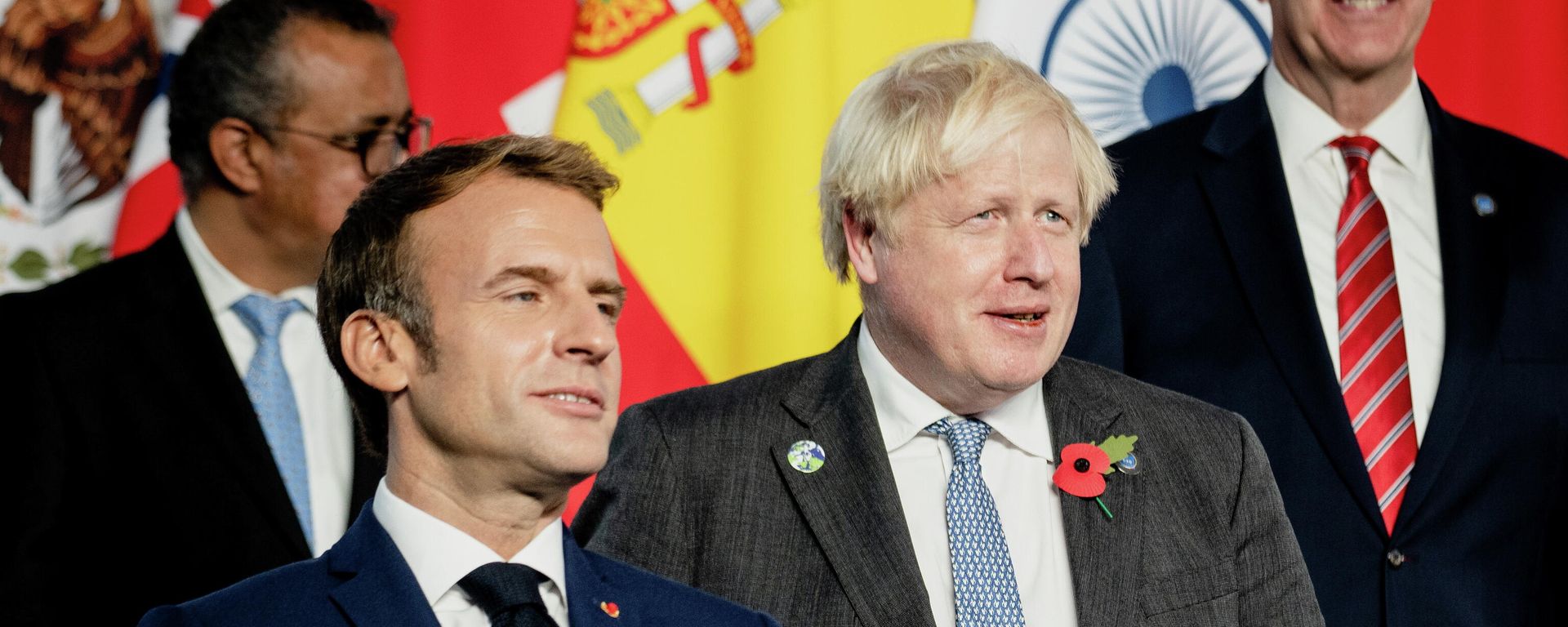 French President Emmanuel Macron and Britain's Prime Minister Boris Johnson attend a family photo session during the G20 summit at the La Nuvola in Rome, Italy October 30, 2021. French President Emmanuel Macron and Britain's Prime Minister Boris Johnson attend a family photo session during the G20 summit at the La Nuvola in Rome, Italy October 30, 2021. - Sputnik International, 1920, 30.10.2021