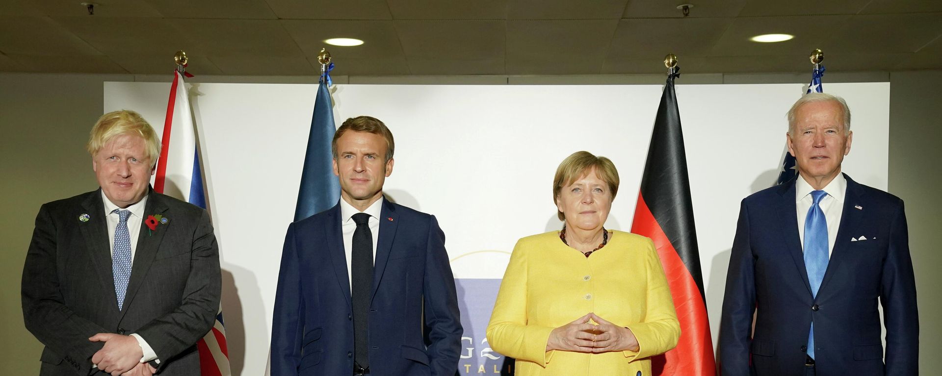 U.S. President Joe Biden, Germany's Chancellor Angela Merkel, Britain's Prime Minister Boris Johnson and France's President Emmanuel Macron pose for a family photo during their meeting to discuss Iran's nuclear program, on the sidelines of the G20 leaders' summit in Rome, Italy October 30, 2021. U.S. President Joe Biden, Germany's Chancellor Angela Merkel, Britain's Prime Minister Boris Johnson and France's President Emmanuel Macron pose for a family photo during their meeting to discuss Iran's nuclear program, on the sidelines of the G20 leaders' summit in Rome, Italy October 30, 2021. - Sputnik International, 1920, 30.10.2021
