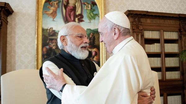 Pope Francis meets with India's Prime Minister Modi at the Vatican. October 30, 2021.  - Sputnik International
