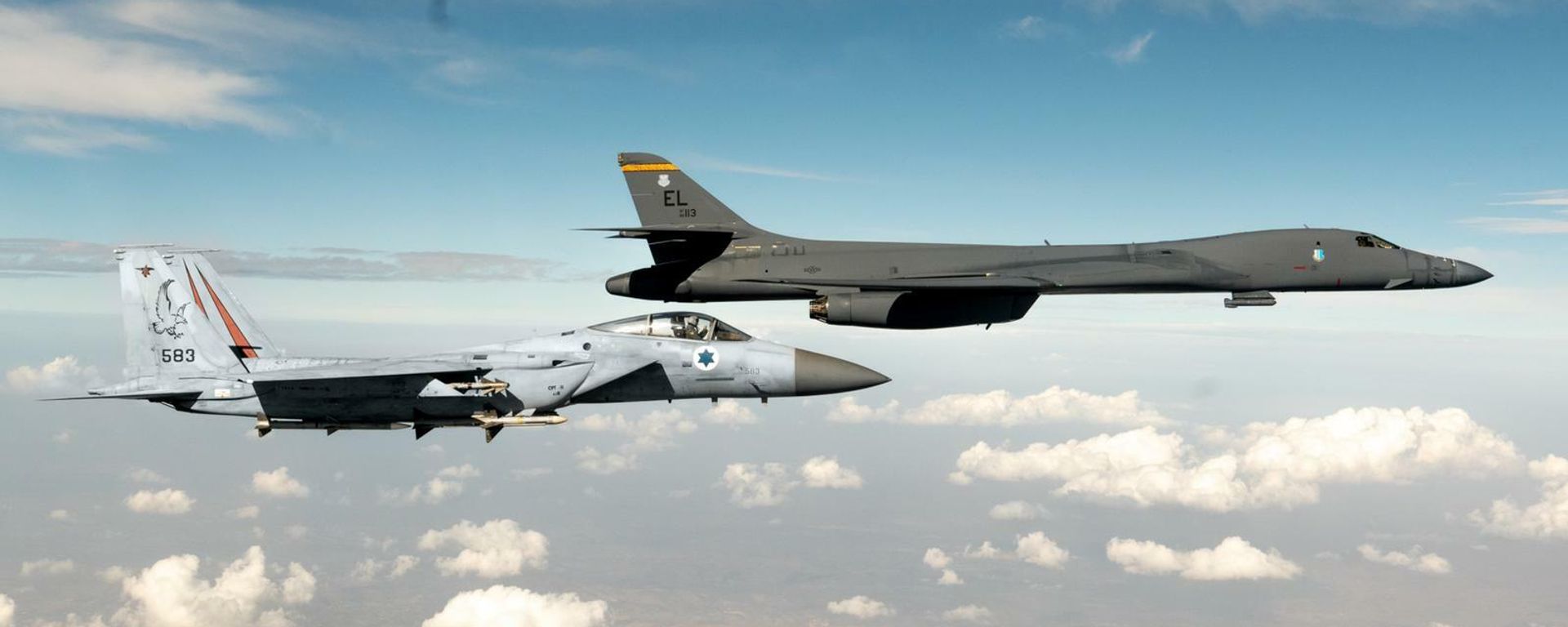IDF says F-15 fighter jets escorted a US B-1 bomber over Israel's skies towards the Gulf on October 30, 2021. IDF says F-15 fighter jets escorted a US B-1 bomber over Israel's skies towards the Gulf on October 30, 2021. - Sputnik International, 1920, 30.08.2023