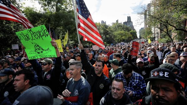 New York City Fire Department (FDNY) union members, municipal workers and others demonstrate during a protest against the city's COVID-19 vaccine mandates on Manhattan's Upper East Side in New York City, New York, U.S., October 28, 2021 New York City Fire Department (FDNY) union members, municipal workers and others demonstrate during a protest against the city's COVID-19 vaccine mandates on Manhattan's Upper East Side in New York City, New York, U.S., October 28, 2021 - Sputnik International
