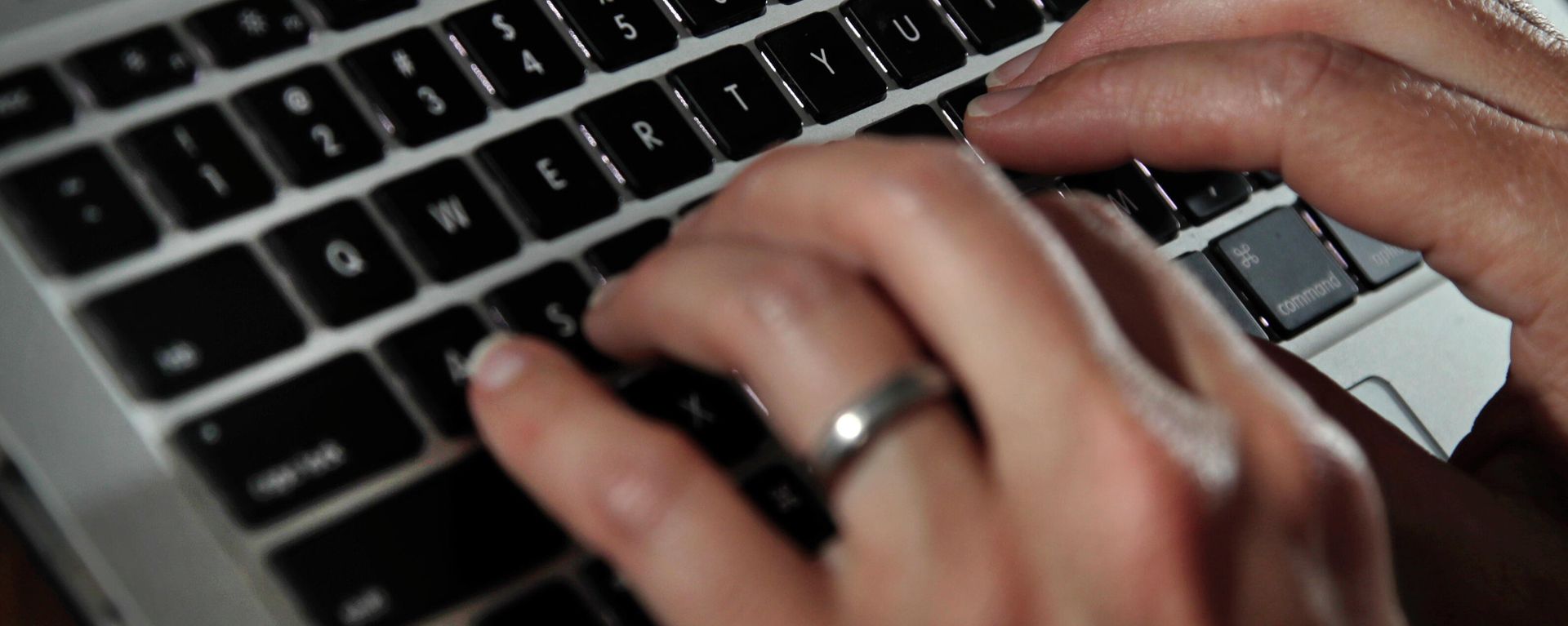 In this June 19, 2017, file photo, a person types on a laptop keyboard in North Andover, Mass. In this June 19, 2017, file photo, a person types on a laptop keyboard in North Andover, Mass. - Sputnik International, 1920, 06.10.2023