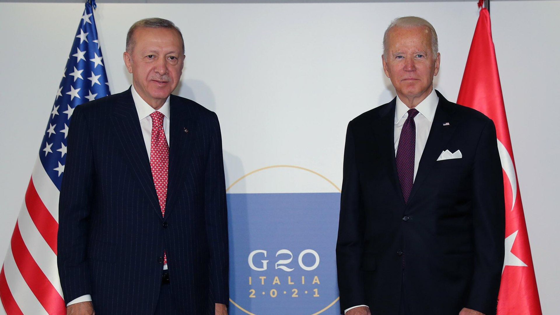 Turkish President Recep Tayyip Erdogan and US President Joe Biden meet on the sidelines of the G20 Summit in Rome, Saturday 31 October, 2021. Turkish President Recep Tayyip Erdogan and US President Joe Biden meet on the sidelines of the G20 Summit in Rome, Saturday 31 October, 2021. - Sputnik International, 1920, 31.10.2021