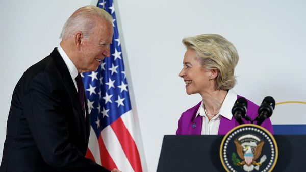 U.S. President Joe Biden and European Commission's President Ursula von der Leyen shake hands after speaking about steel and aluminium tariffs, on the sidelines of the G20 leaders' summit in Rome, Italy October 31, 2021. - Sputnik International