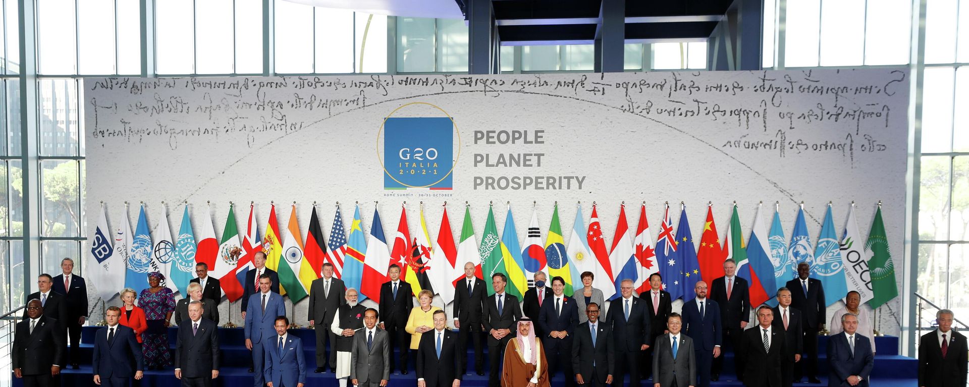 G20 state leaders pose during a family photo session at the start of the G20 summit in Rome, Italy, October 30, 2021. G20 state leaders pose during a family photo session at the start of the G20 summit in Rome, Italy, October 30, 2021. - Sputnik International, 1920, 31.10.2021