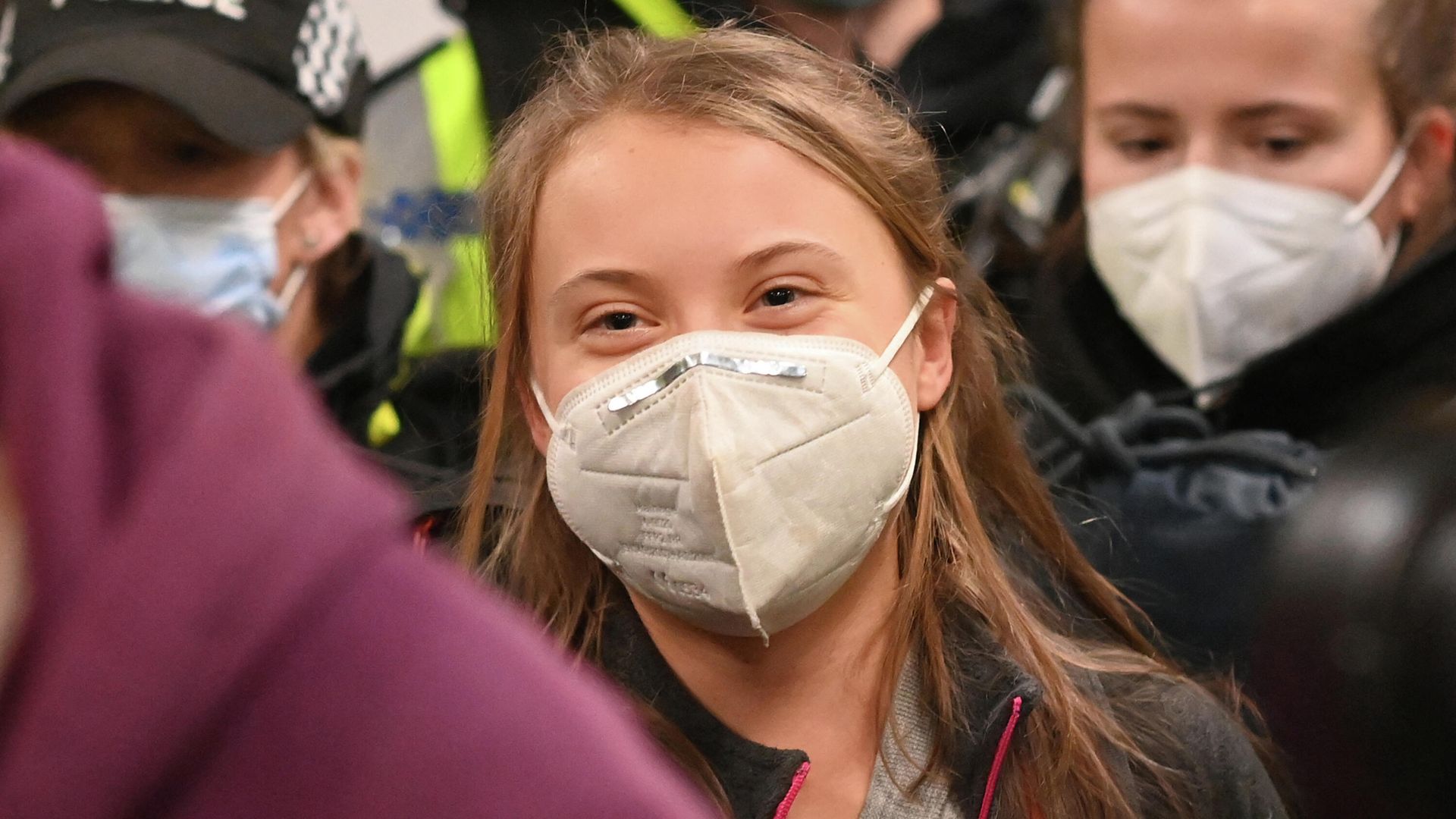 Wearing a face mask as protection against covid-19, Swedish climate activist Greta Thunberg arrives at Central station in Glasgow, Scotland on October 30, 2021, ahead of the COP26 UN Climate Change Conference to be held in the city from October 31. Wearing a face mask as protection against covid-19, Swedish climate activist Greta Thunberg arrives at Central station in Glasgow, Scotland on October 30, 2021, ahead of the COP26 UN Climate Change Conference to be held in the city from October 31. - Sputnik International, 1920, 01.11.2021