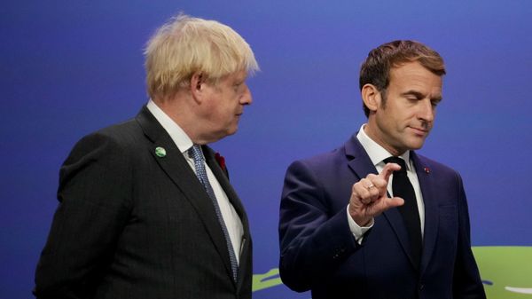 Britain's Prime Minister Boris Johnson greets French President Emmanuel Macron as he arrives to attend the COP26 UN Climate Change Conference in Glasgow, Scotland on November 1, 2021. - COP26, running from October 31 to November 12 in Glasgow will be the biggest climate conference since the 2015 Paris summit and is seen as crucial in setting worldwide emission targets to slow global warming, as well as firming up other key commitments. (Photo by Christopher Furlong / POOL / AFP) Britain's Prime Minister Boris Johnson greets French President Emmanuel Macron as he arrives to attend the COP26 UN Climate Change Conference in Glasgow, Scotland on November 1, 2021. - COP26, running from October 31 to November 12 in Glasgow will be the biggest climate conference since the 2015 Paris summit and is seen as crucial in setting worldwide emission targets to slow global warming, as well as firming up other key commitments. (Photo by Christopher Furlong / POOL / AFP) - Sputnik International