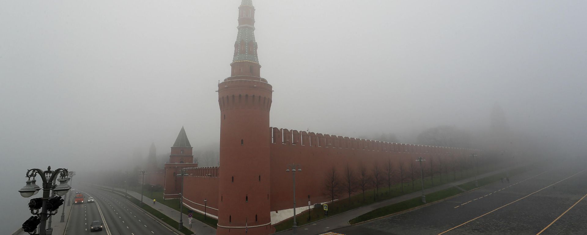 The Kremlin covered in dense fog The Kremlin covered in dense fog - Sputnik International, 1920, 25.11.2021