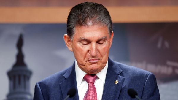 U.S. Senator Joe Manchin (D-WV) pauses during remarks to reporters at the U.S. Capitol in Washington, D.C., U.S. November 1, 2021.  - Sputnik International