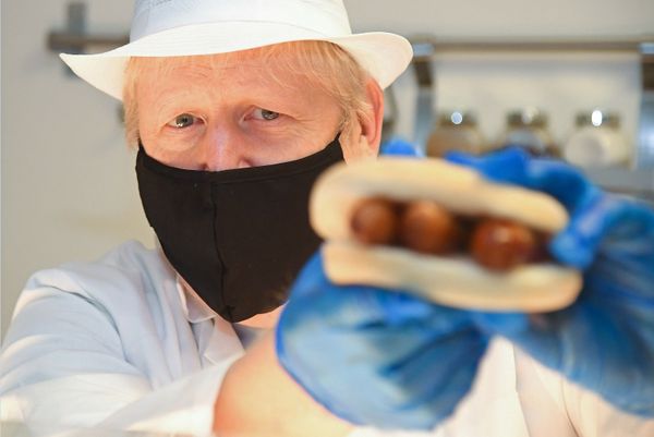 British Prime Minister Boris Johnson holds a sausage butty during his visit to Royal Berkshire NHS Hospital in Reading on 26 October 2020, to mark the publication of a new review into hospital food. - Sputnik International