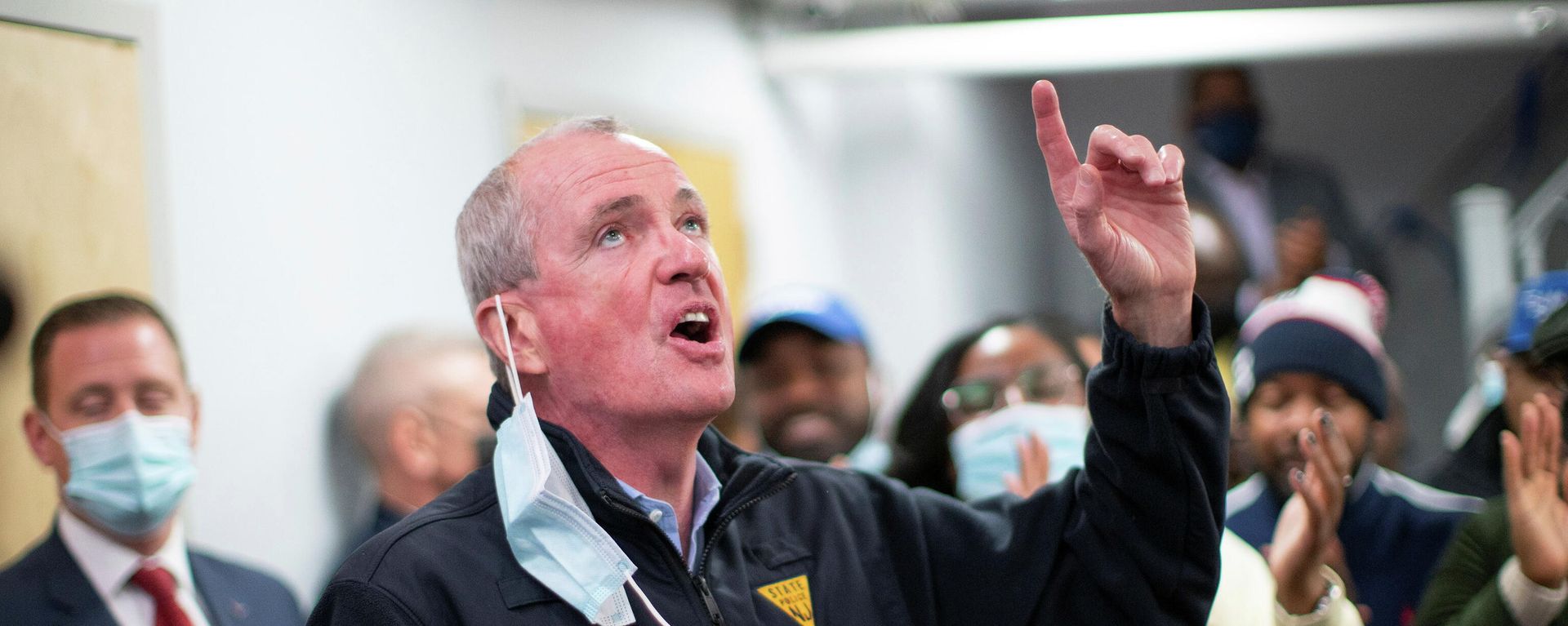New Jersey Governor Phil Murphy speaks to volunteers as he meets with Newark Mayor Ras Baraka during the gubernatorial election in Newark, New Jersey, U.S., November 2, 2021. New Jersey Governor Phil Murphy speaks to volunteers as he meets with Newark Mayor Ras Baraka during the gubernatorial election in Newark, New Jersey, U.S., November 2, 2021. - Sputnik International, 1920, 03.11.2021