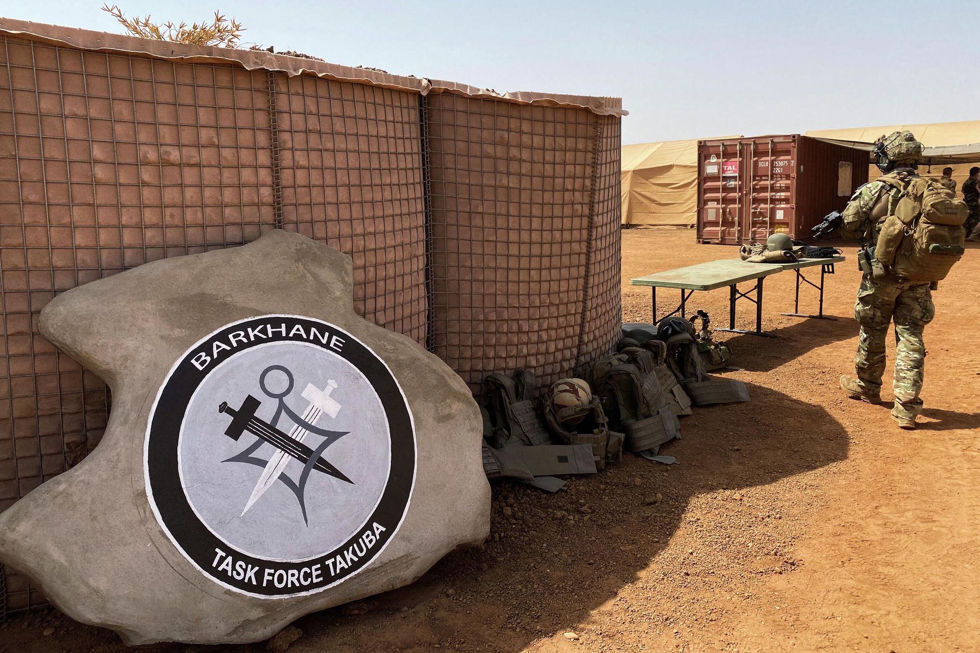 This photograph taken on November 3, 2020 shows the France-led special operations logo for the new Barkhane Task Force Takuba, a multinational military mission in sub-Saharan Africa’s troubled Sahel region made up of soldiers from France, Estonia, the Czech Republic and Sweden, amongst others, and who are due to settle at the military base in Menaka, over the next few weeks. This photograph taken on November 3, 2020 shows the France-led special operations logo for the new Barkhane Task Force Takuba, a multinational military mission in sub-Saharan Africa’s troubled Sahel region made up of soldiers from France, Estonia, the Czech Republic and Sweden, amongst others, and who are due to settle at the military base in Menaka, over the next few weeks. - Sputnik International, 1920, 29.11.2021