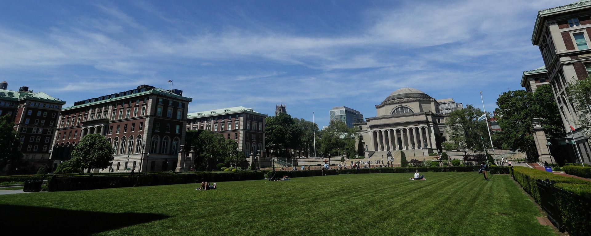 Class of 2020 graduates walk the Morningside Heights campus of Columbia University on commencement day Wednesday, May 20, 2020, in New York. Class of 2020 graduates walk the Morningside Heights campus of Columbia University on commencement day Wednesday, May 20, 2020, in New York. - Sputnik International, 1920, 07.11.2021