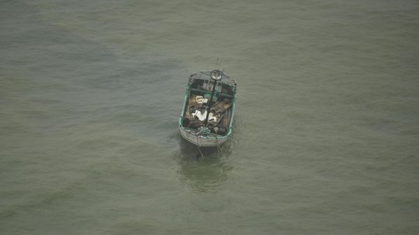 An Indian fishing boat is seen in the Arabian Sea is seen after the fishermen were rescued in Thiruvananthapuram, Kerala state, India, Friday, Dec.1, 2017. - Sputnik International