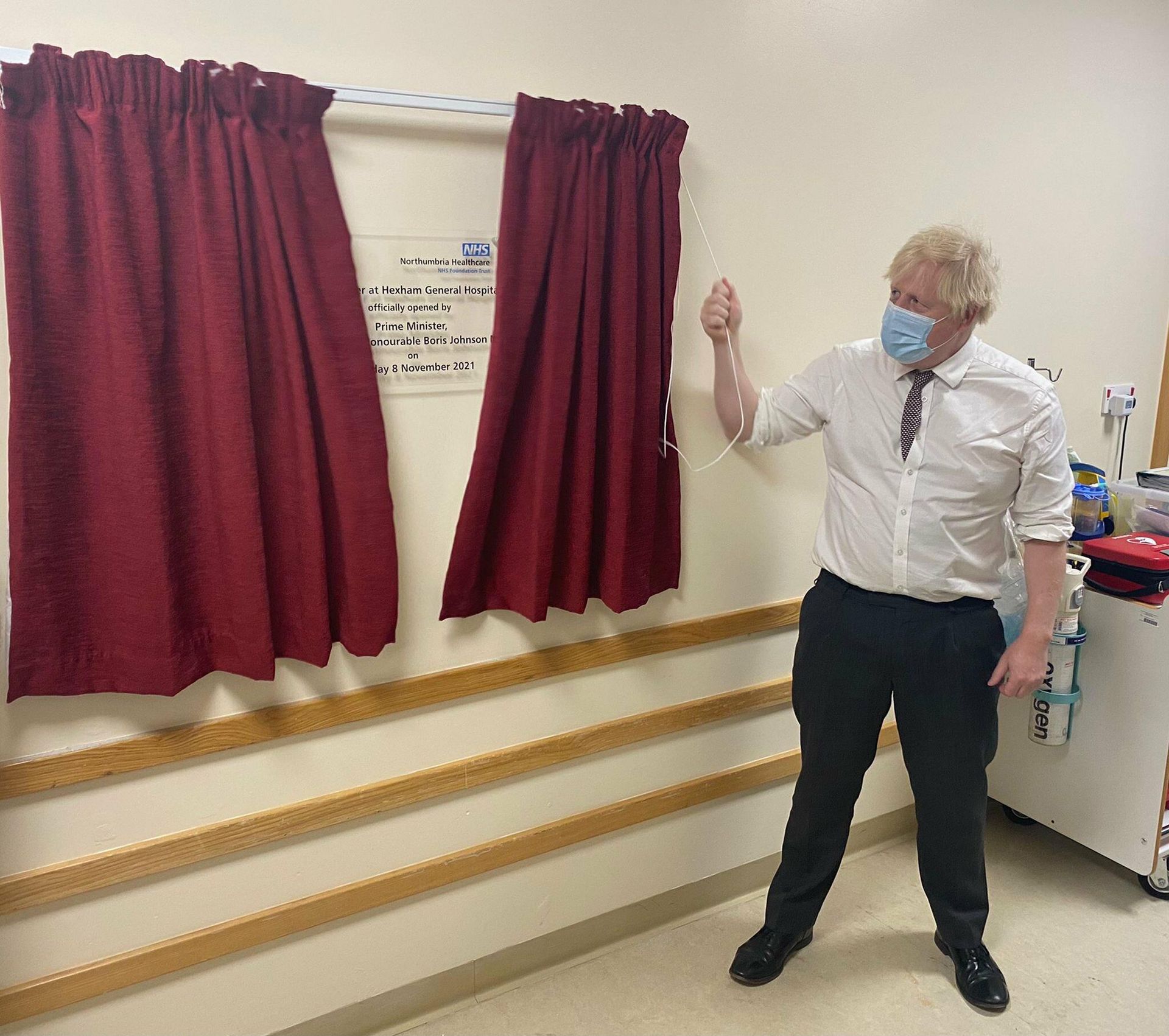 Prime Minister Boris Johnson attending Hexham Hospital on Monday, skipping a parliamentary debate on sleaze to do so. Prime Minister Boris Johnson attending Hexham Hospital on Monday, skipping a parliamentary debate on sleaze to do so. - Sputnik International, 1920, 09.11.2021