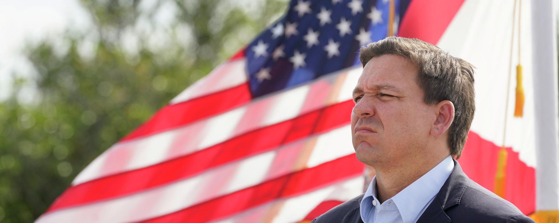 Florida Gov. Ron DeSantis listens during a news conference, Tuesday, Aug. 3, 2021, near the Shark Valley Visitor Center in Miami Florida Gov. Ron DeSantis listens during a news conference, Tuesday, Aug. 3, 2021, near the Shark Valley Visitor Center in Miami - Sputnik International, 1920, 09.11.2021