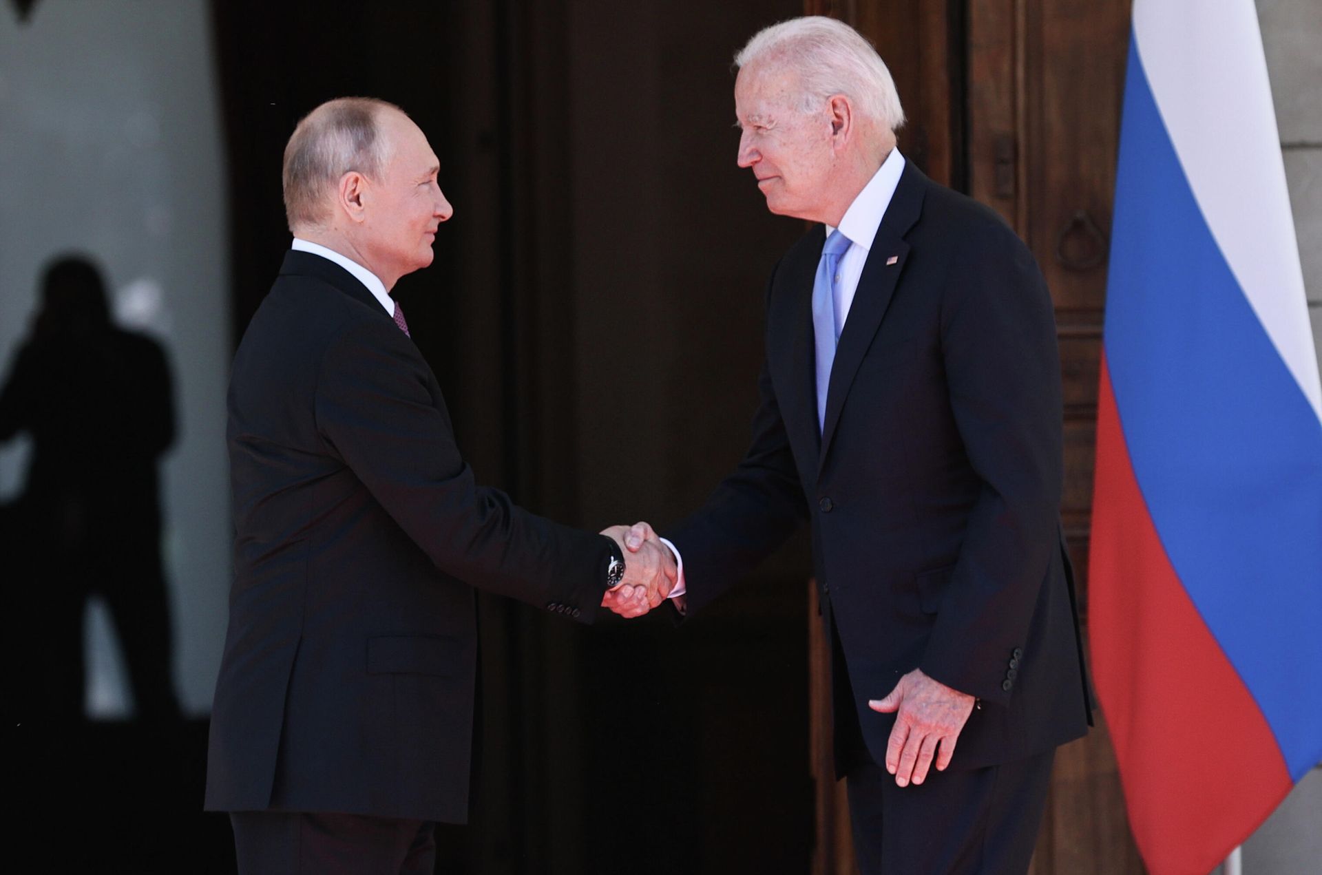 Russian President Vladimir Putin, left, and U.S. President Joe Biden shake hands ahead of their meeting at the Villa La Grange in Geneva, Switzerland Russian President Vladimir Putin, left, and U.S. President Joe Biden shake hands ahead of their meeting at the Villa La Grange in Geneva, Switzerland - Sputnik International, 1920, 16.10.2022