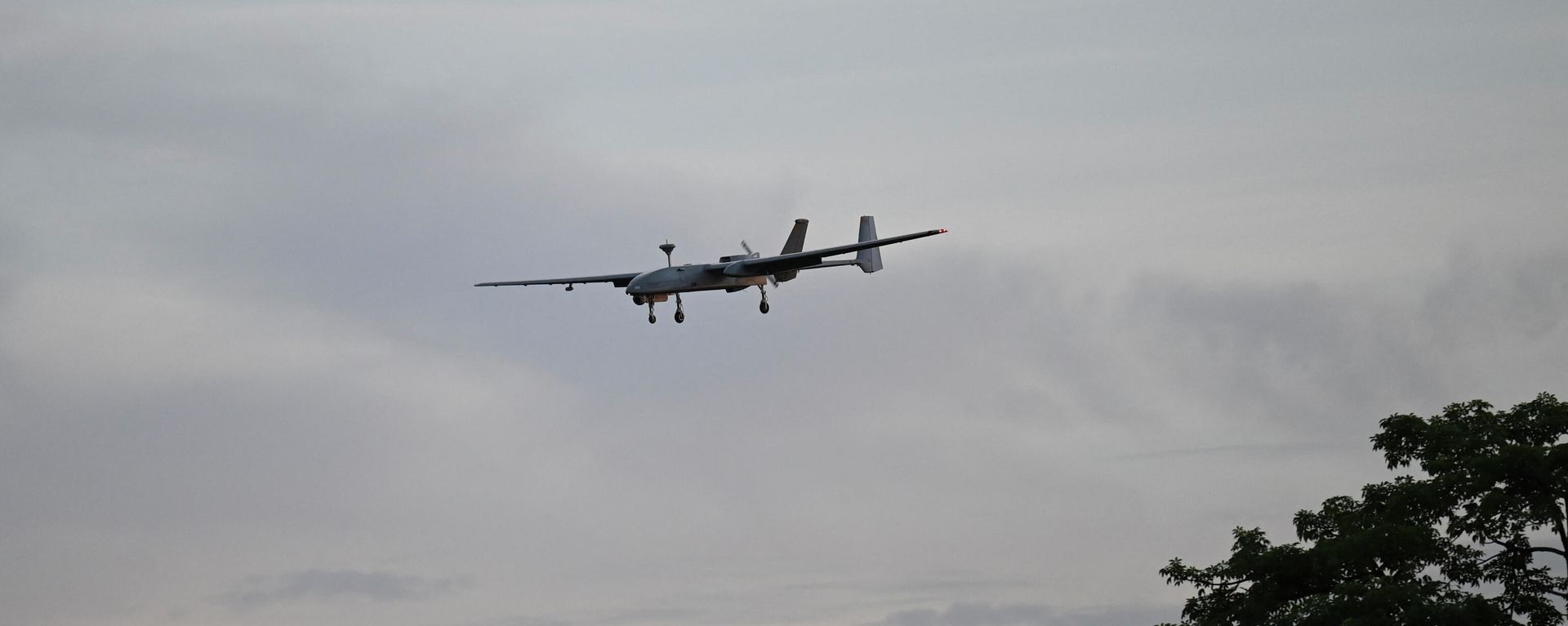 In this picture taken on October 17, 2021, an unmanned aerial vehicle lands at Missamari Army aviation base in Missamari, Assam In this picture taken on October 17, 2021, an unmanned aerial vehicle lands at Missamari Army aviation base in Missamari, Assam - Sputnik International, 1920, 09.11.2021