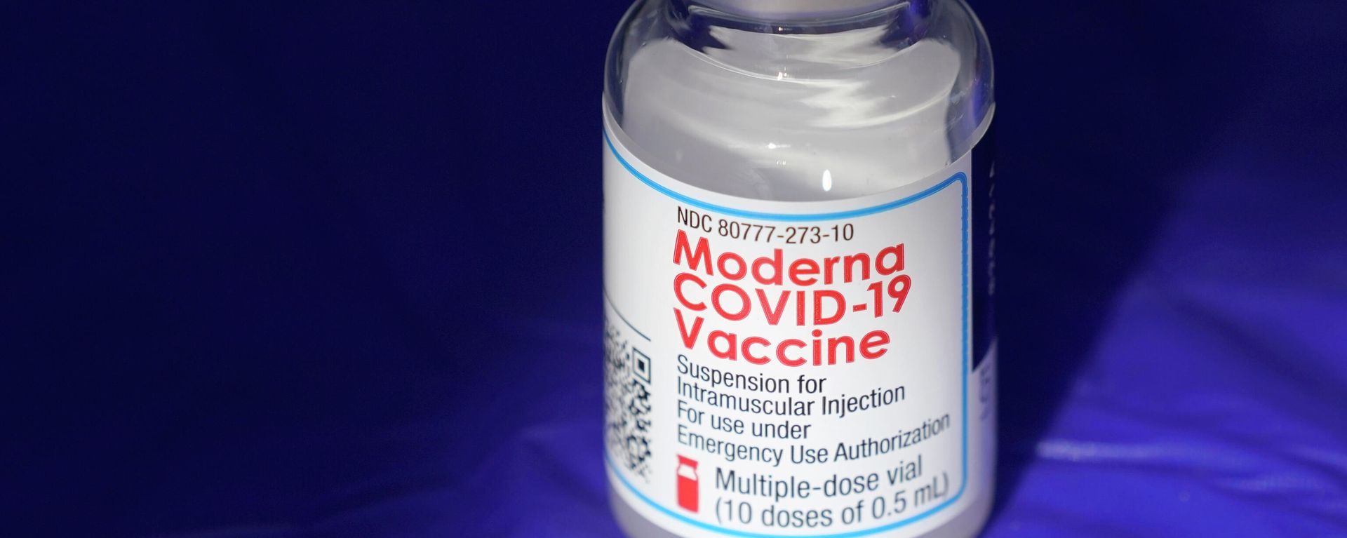 In this March 4, 2021 file photo, a vial of the Moderna COVID-19 vaccine rests on a table at a drive-up mass vaccination site in Puyallup, Wash., south of Seattle. - Sputnik International, 1920, 22.12.2021