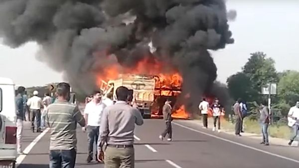 Rajasthan: 12 people die after bus collides with tanker in Barmer-Jodhpur Highway - Sputnik International