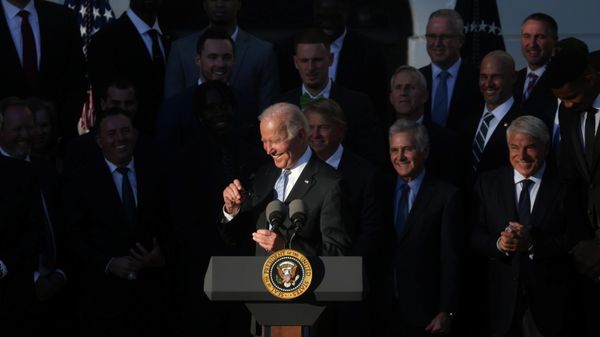 U.S. President Joe Biden hosts the Milwaukee Bucks, after they won the 2021 NBA Championship, at the South Lawn of the White House in Washington, U.S., November 8, 2021. - Sputnik International