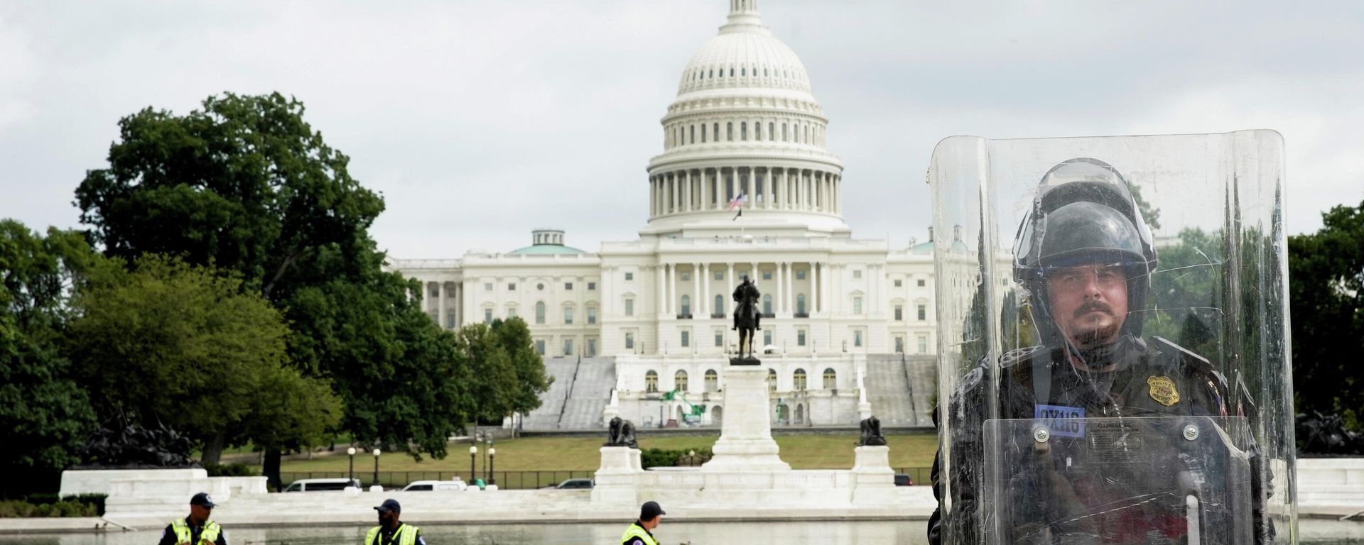 A riot police officer stands guard during a rally in support of defendants being prosecuted in the January 6 attack on the Capitol, in Washington, U.S., September 18, 2021. A riot police officer stands guard during a rally in support of defendants being prosecuted in the January 6 attack on the Capitol, in Washington, U.S., September 18, 2021. - Sputnik International, 1920, 10.11.2021