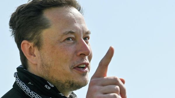 Tesla CEO Elon Musk gestures as he visits the construction site of Tesla's Gigafactory in Gruenheide near Berlin, Germany, August 13, 2021. - Sputnik International