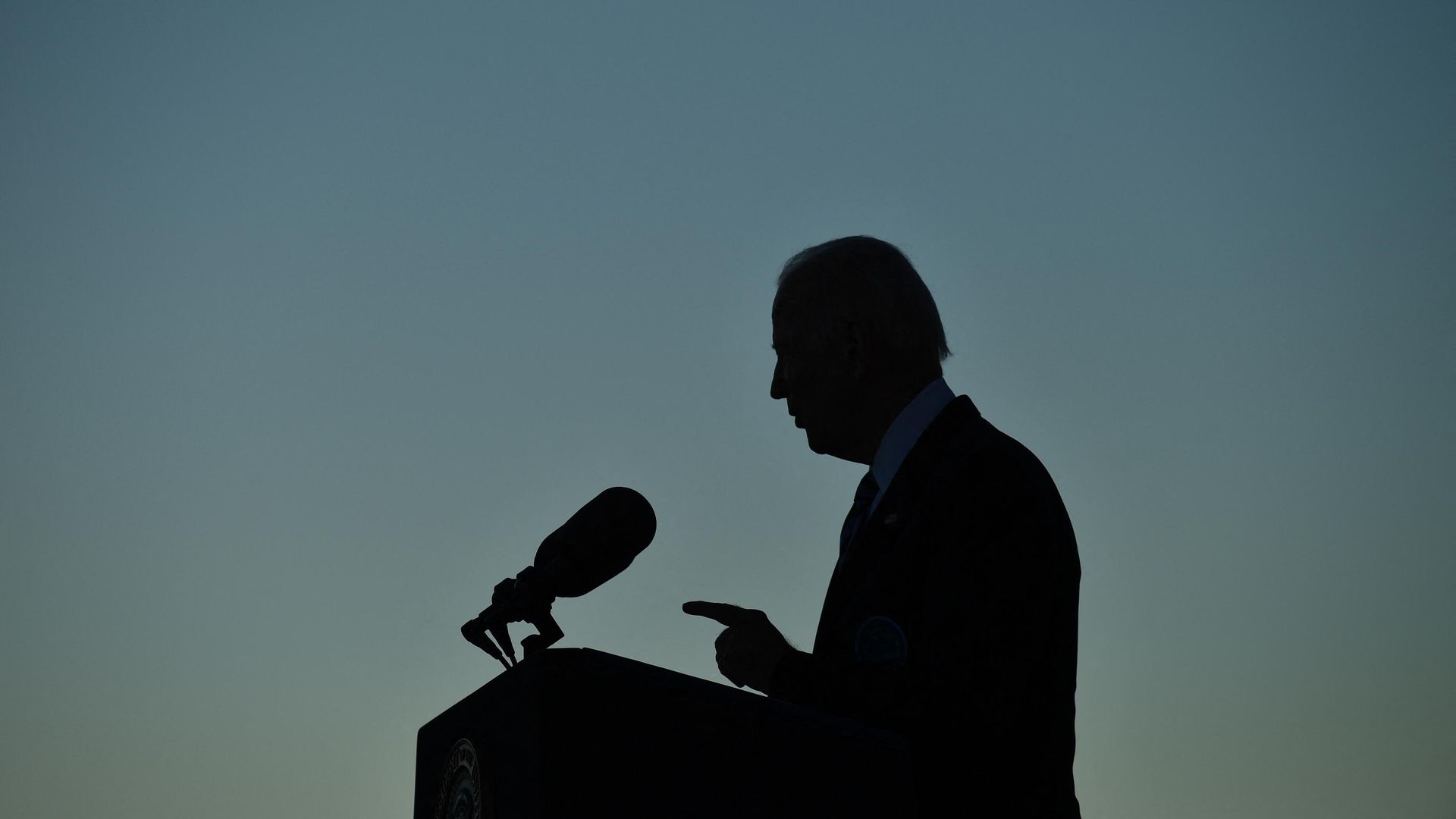 US President Joe Biden speaks during a visit at the Port of Baltimore in Baltimore, Maryland on November 10, 2021 - Sputnik International, 1920, 13.11.2021