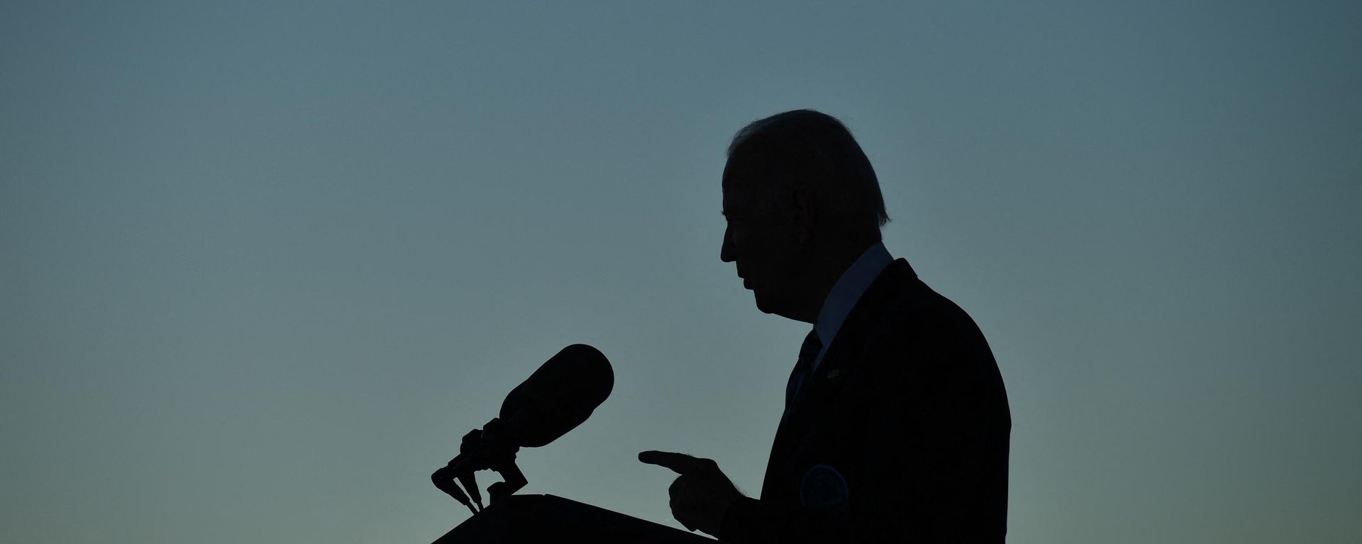 US President Joe Biden speaks during a visit at the Port of Baltimore in Baltimore, Maryland on November 10, 2021 US President Joe Biden speaks during a visit at the Port of Baltimore in Baltimore, Maryland on November 10, 2021 - Sputnik International, 1920, 19.11.2021