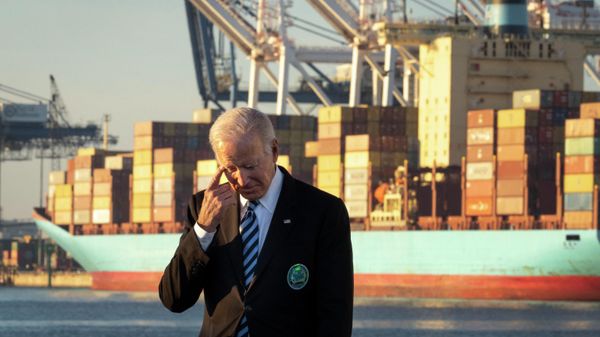 BALTIMORE, MD - NOVEMBER 10: U.S. President Joe Biden waits to speak about the recently passed $1.2 trillion Infrastructure Investment and Jobs Act at the Port of Baltimore on November 10, 2021 in Baltimore, Maryland - Sputnik International