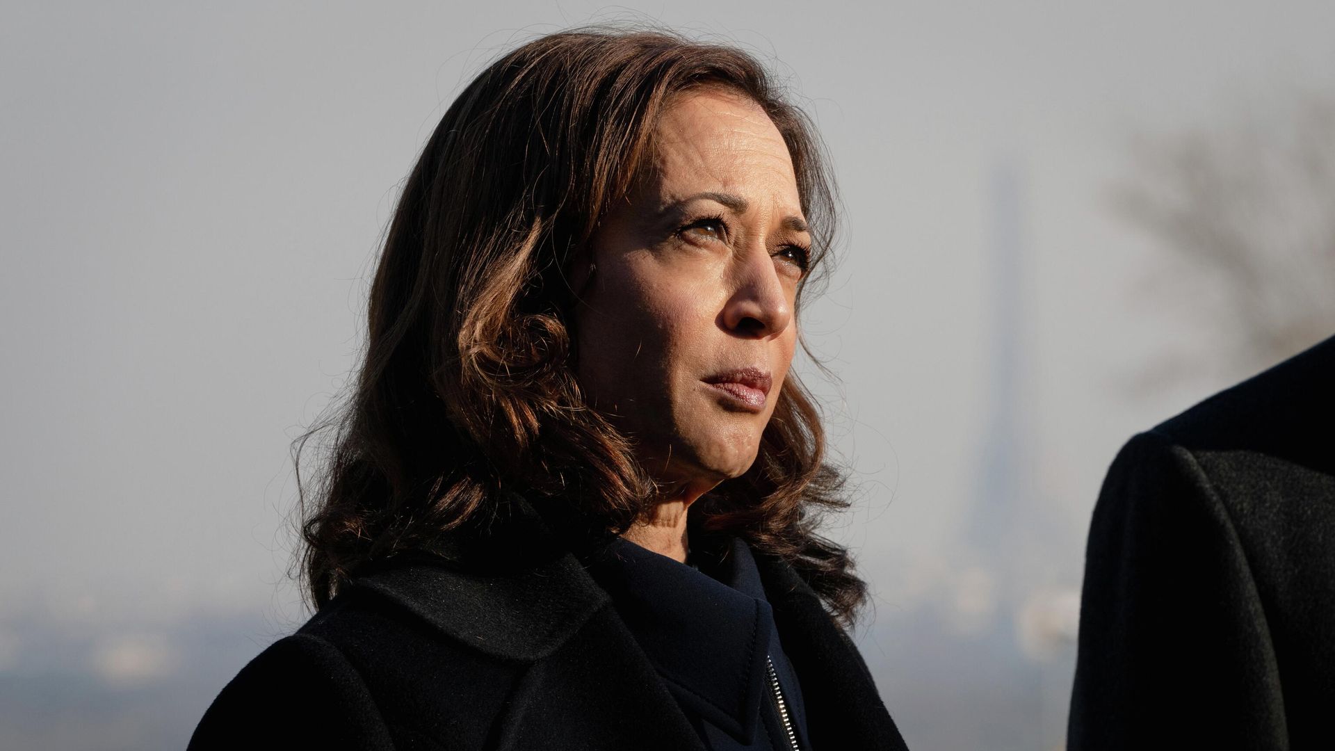 U.S. Vice President Kamala Harris listens while viewing the headstone of Winona Martin during a tour of Suresnes American Cemetery in Suresnes, France, November 10, 2021 U.S. Vice President Kamala Harris listens while viewing the headstone of Winona Martin during a tour of Suresnes American Cemetery in Suresnes, France, November 10, 2021 - Sputnik International, 1920, 04.12.2021