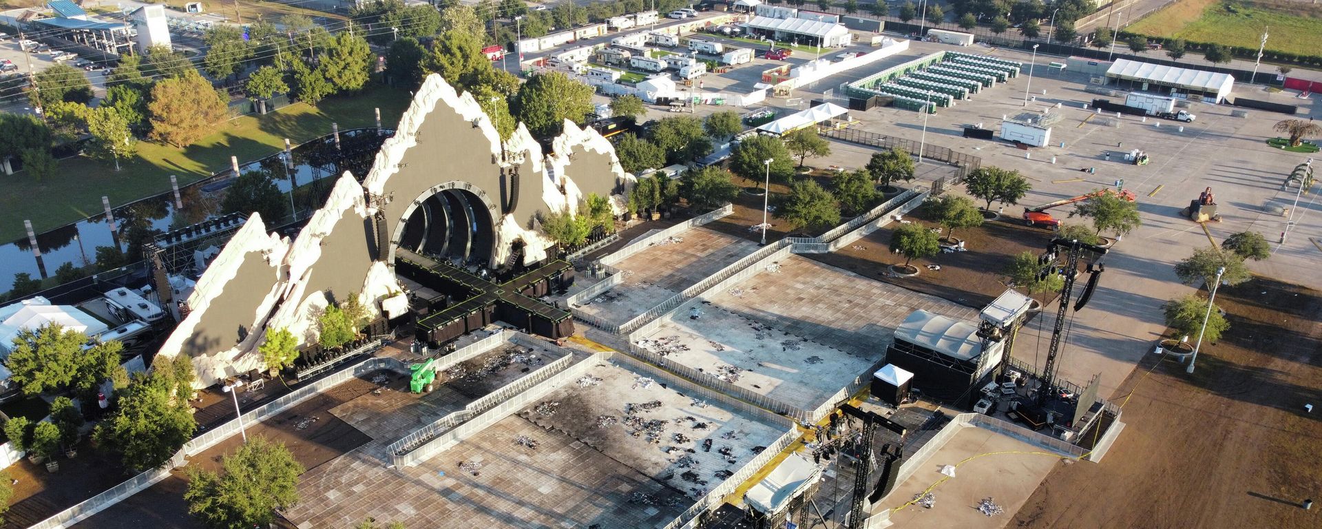 The empty stage at the 2021 Astroworld Festival is seen days after a stampede killed several concertgoers in Houston, Texas, U.S., November 7, 2021 The empty stage at the 2021 Astroworld Festival is seen days after a stampede killed several concertgoers in Houston, Texas, U.S., November 7, 2021 - Sputnik International, 1920, 15.11.2021