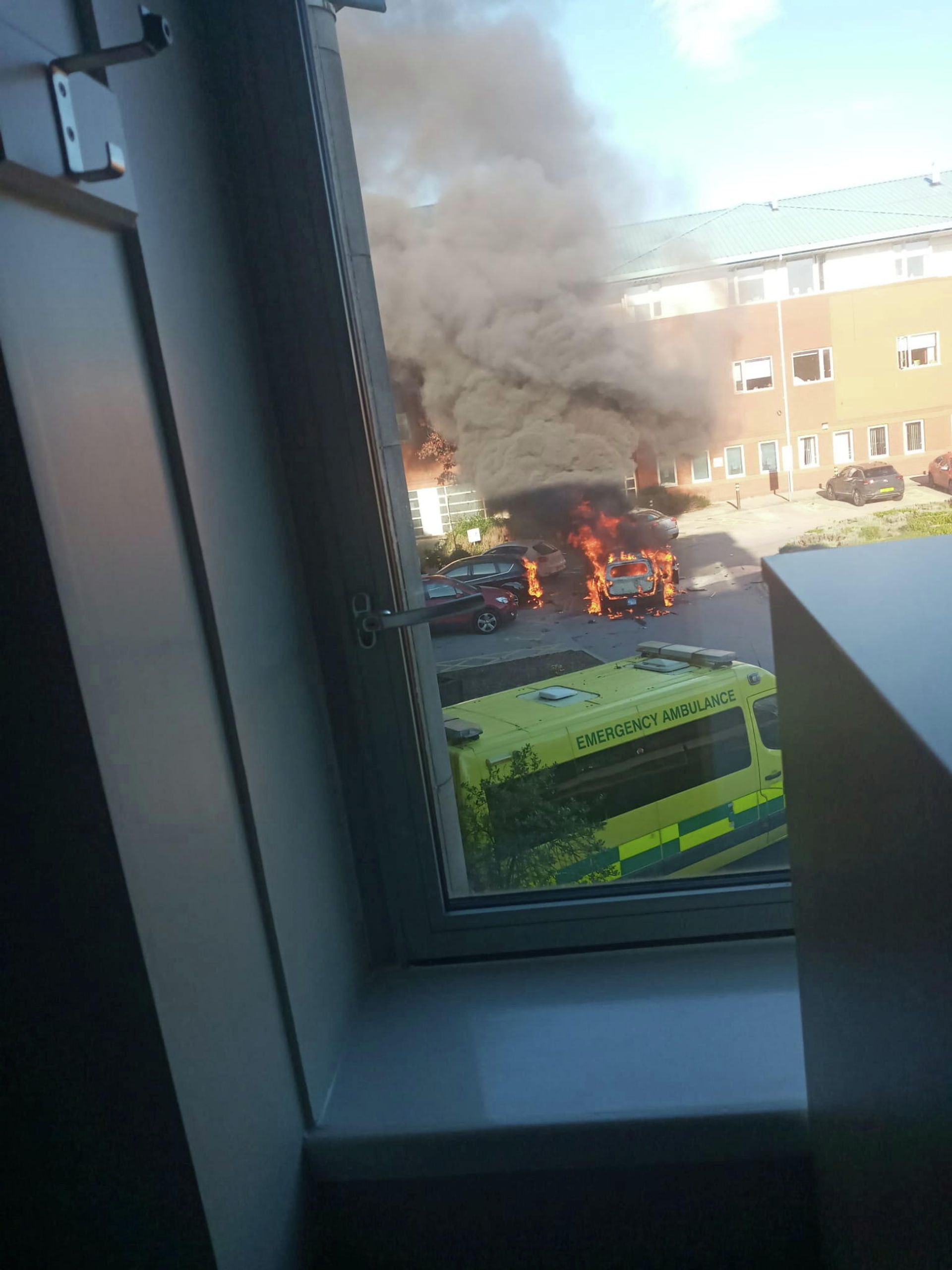 A taxi is engulfed in flames after explosion outside Liverpool Women's Hospital in England, United Kingdom, on Sunday Nov 14, 2021, left a passenger dead and the driver injured - Sputnik International, 1920, 03.12.2021