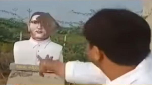 Nathuram Godse’s statue vandalized by Gujarat Congress workers in Jamnagar  - Sputnik International
